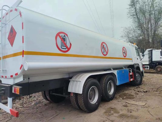 6X4 25000L Kohlenstoffstahl Tankwagen für Ölgas Diesel 351-450 PS Manuelle Getriebe