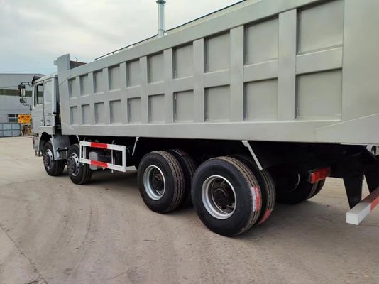 GCC-zertifizierter Shacman F3000 8*4 Kipping Dump Truck mit 6-8L Motorkapazität in Grau