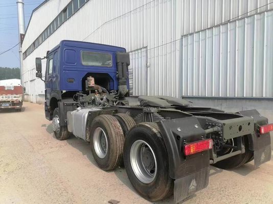 Verkaufen Sie 6×4 Antriebsrad Sinotruk Traktor Truck mit 4-6L Motor Kapazität in blauer Farbe