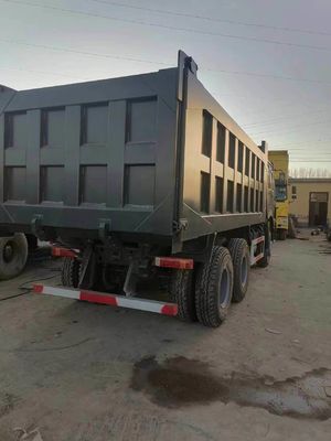 HOWO 6*4 Müllwagen Gebraucht 10 Reifen Graue Farbe Sinotruk 351-450 PS 8500*2496*3450 mm