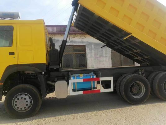 HOWO Sinotruk 460 PS Dump Trucks Benzinfahrzeug Gebraucht Good Fuel Truck 6-8L Motorkapazität