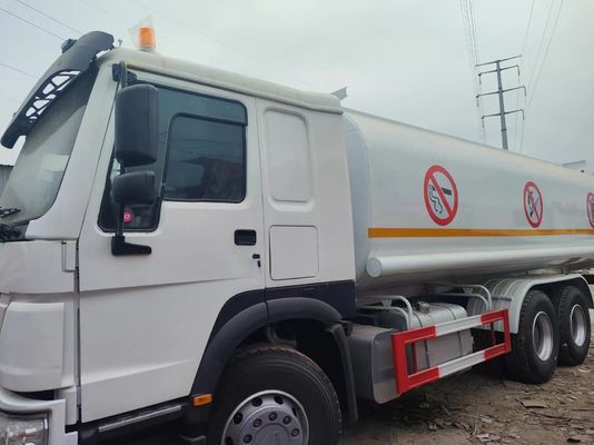 4-6L Triebwerk Kapazität 6X4 Kohlenstoffstahl Kraftstoff Tankwagen für Öl Gas Diesel 25000 Liter