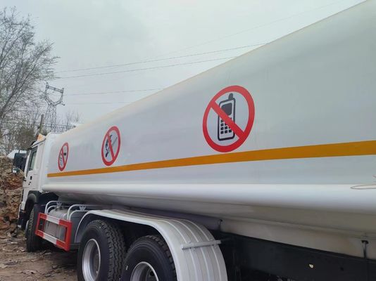4-6L Triebwerk Kapazität 6X4 Kohlenstoffstahl Kraftstoff Tankwagen für Öl Gas Diesel 25000 Liter