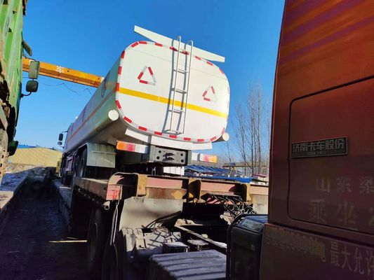 20 Tonnen gebrauchtes Sinotruck Brennstofföl Tankwagen 15001-30000L Tankvolumen Sinotruck 8X4