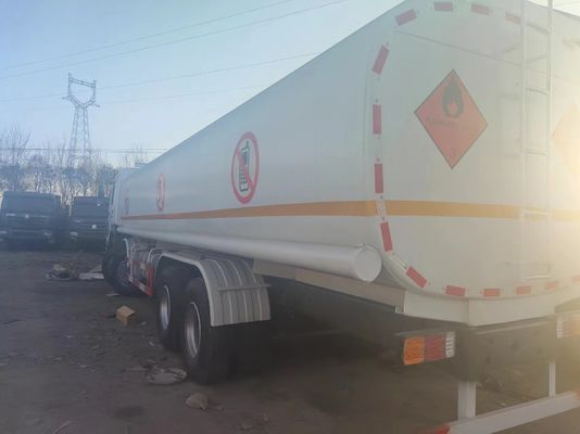 HOWO 8*4 Tankwagen mit Brennstofföl und 1 Jahr Kundendienst
