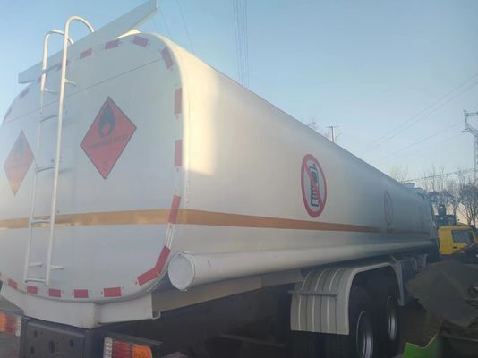 Gebraucht HOWO 8*4 Brennstofföl Tankwagen 20000L Euro 3/4/5 für Ihre Bauvorhaben