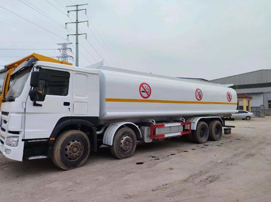 Gebraucht HOWO 8*4 Brennstofföl Tankwagen 20000L Euro 3/4/5 für Ihre Bauvorhaben