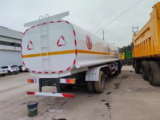 351-450 PS Siontruk HOWO Euro 3/4/5 8*4 Treibstofftankschiff 10350X2496X3048mm für die Treibstofflieferung