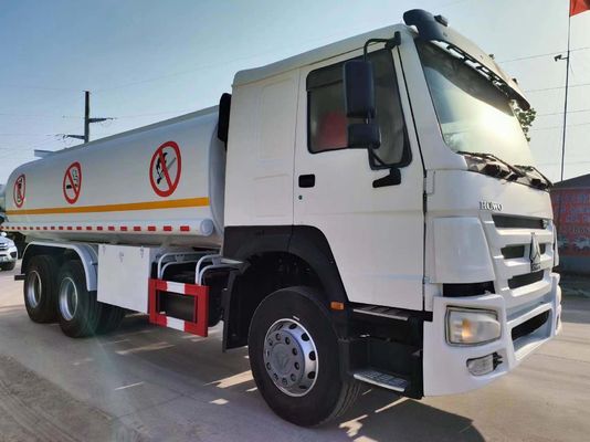 10350x2496x3048mm HOWO 6X4 Treibstofffahrzeug 20000-25000 Liter Treibstoffölbehälter Tankwagen