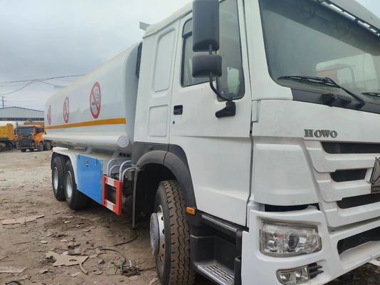 6X4 25000L Kohlenstoffstahl Tankwagen für Ölgas Diesel 351-450 PS Manuelle Getriebe