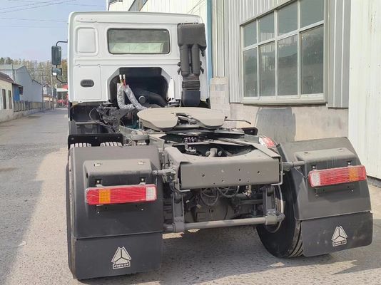 Sinotruk HOWO 6*4 Traktor Lkw Rechtslenker 6800*2496*2950mm In Gebrauch