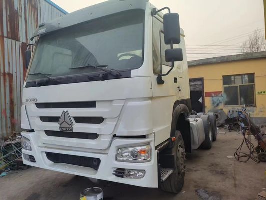 Sinotruk HOWO U-Type Weiß 6*4 10-Rad-Traktor-Lkw mit 8500*2496*3450 mm Größe