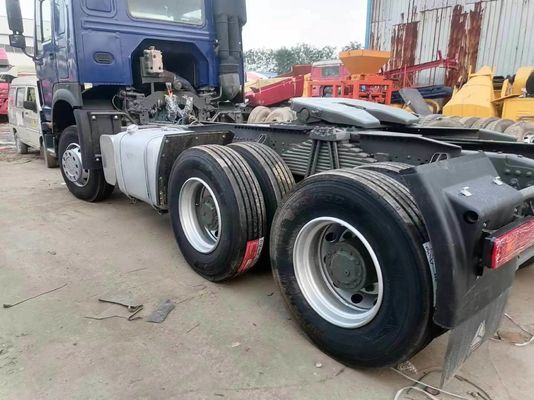 Blauer Sinotruk HOWO 6X4 10-Rad-Traktor mit starker Zugleistung