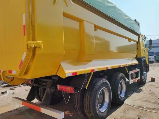 6*4 Gelber U-Typ-Tipper-Lkw Rechtsfahrer Baugräser HOWO Sitzplätze ≤5
