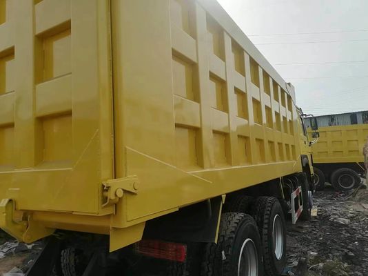 Radial Reifen Design Sinotruck HOWO 6*4 Gelber Dump Truck mit Handgetriebe