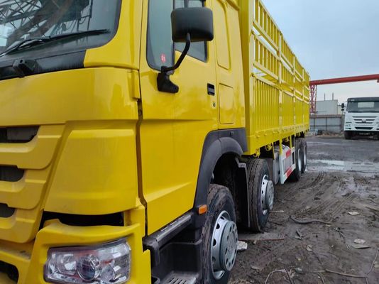 Gelbfarbiger Sinotruck HOWO 6*4 Box Truck Gebrauchtwagen mit ISO-Zertifizierung