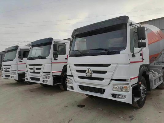 6×4 Sinotruck HOWO Mischtankschiff mit 8500x2500x3600mm Größe
